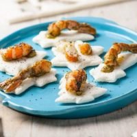 canapes con gambas y pesto